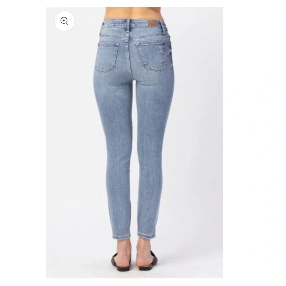 Judy Blue light wash Hi-Waist Destroy Skinny Jean #82330 16w plus - Picture 6 of 6